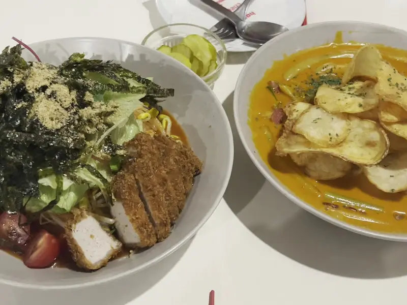 해치스 돈가스, 떡볶이