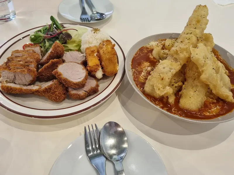 돈가스와 떡볶이 전체샷