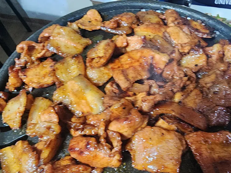 맛있게 구워진 돼지 고추장 구이