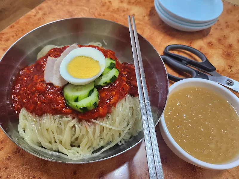 밀면과 함께 나오는 무김치