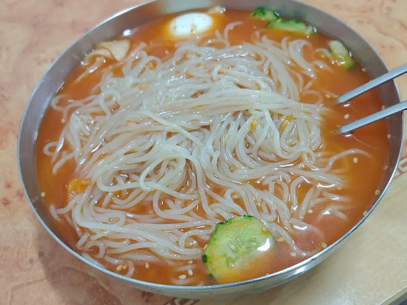 살얼음 동동 육수