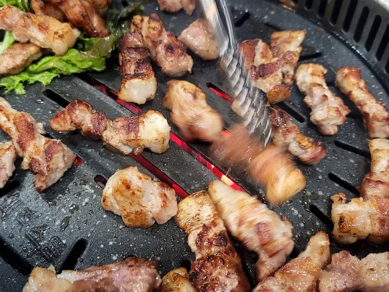 숯불에 구워지는 삼겹살