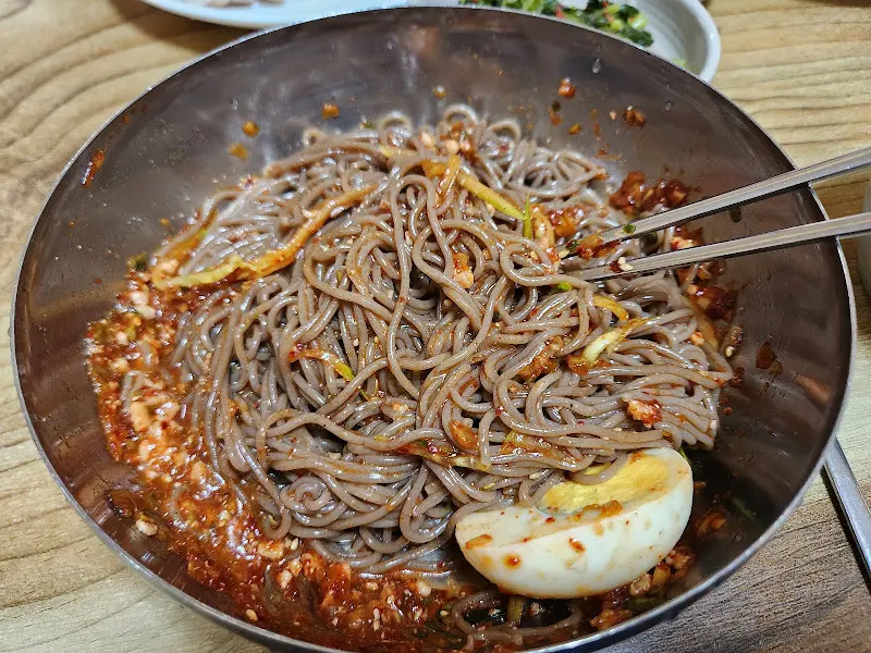 막국수 비빔