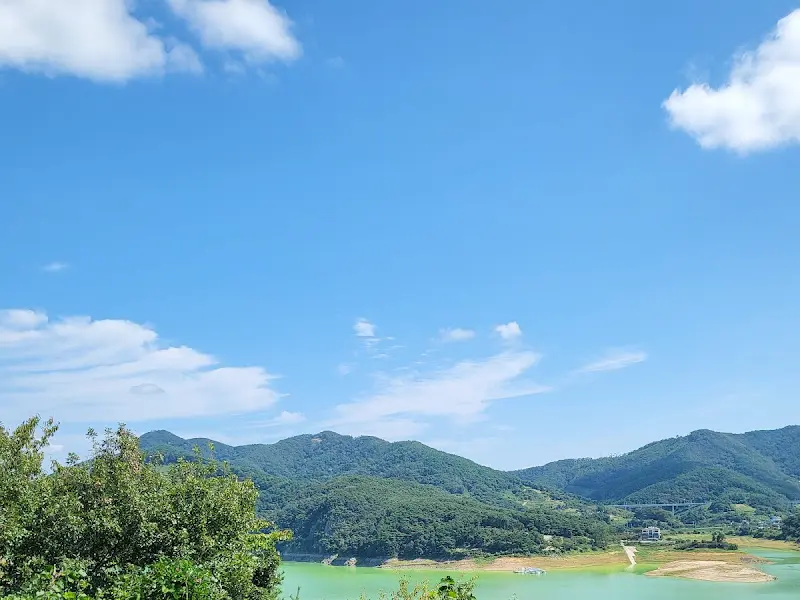 애뜨락에서 바라본 옥정호의 풍경