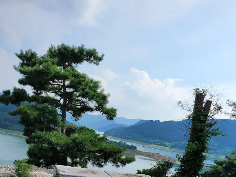 애뜨락의 외부 풍경