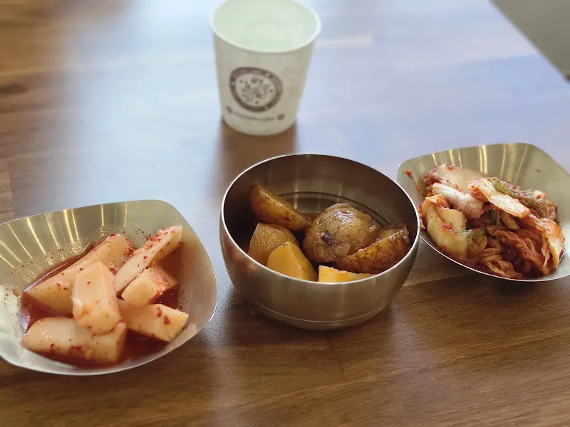 곰탕과 곁들여 먹기 좋은 반찬들