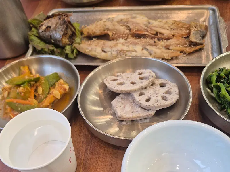 고등어구이 정식 한상차림