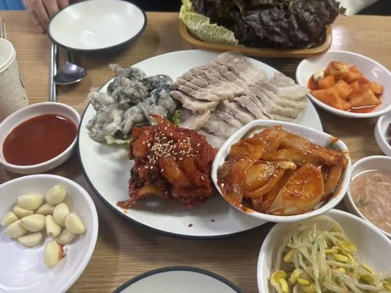 굴보쌈 전체 상차림