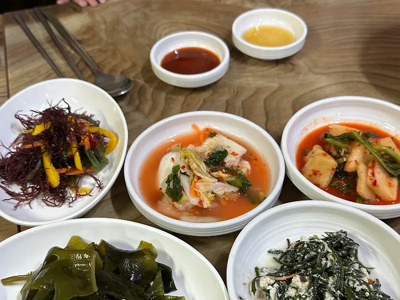 정갈하게 차려진 밑반찬