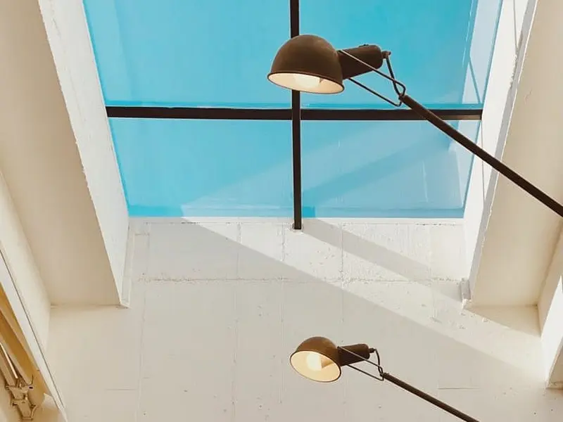 천창으로 들어오는 햇빛