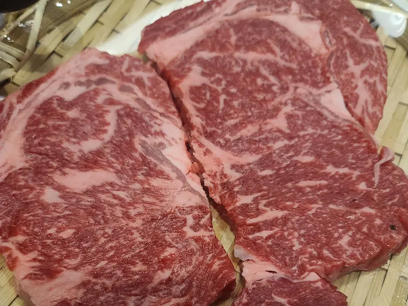 마블링이 환상적인 한우 등심