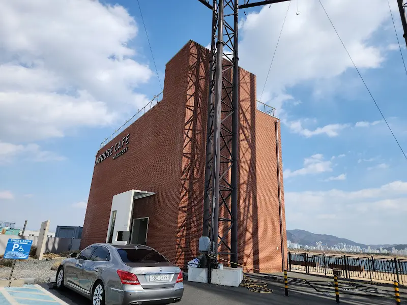 카페 건물 외관