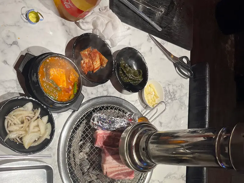 흑돼지 오겹살과 멜젓, 김치찌개