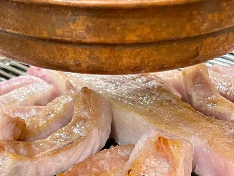 숯불 위에서 익어가는 항정살