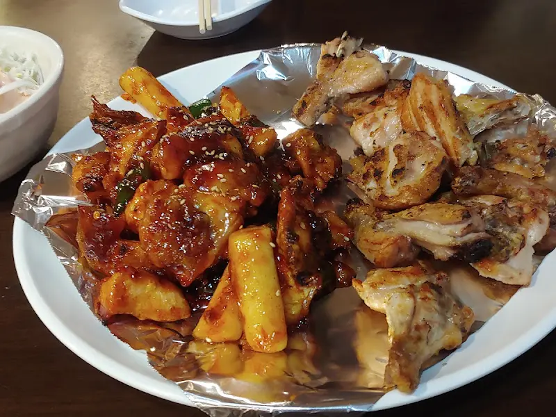 숯불 소금구이와 양념구이