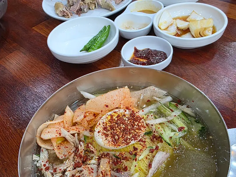 닭냉국수와 닭수육