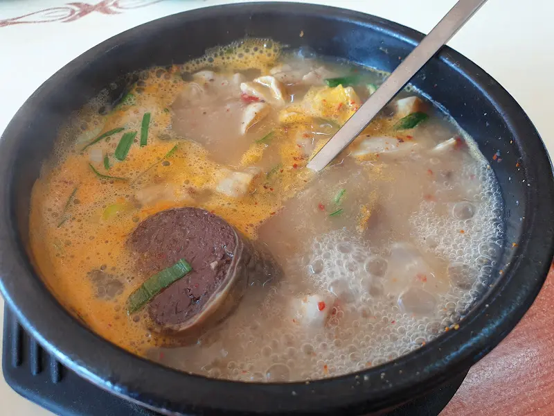 피순대국밥 국물