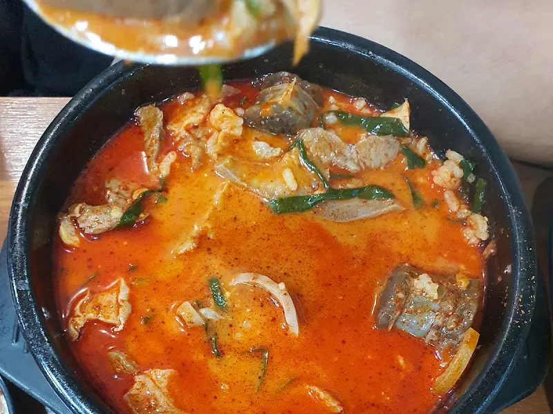 얼큰한 국물이 일품인 순대국