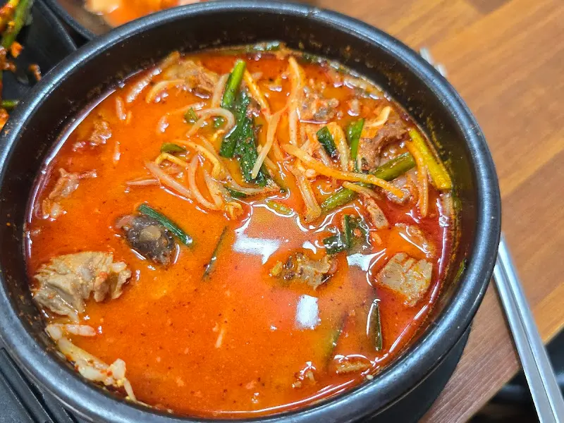 얼큰 순대국의 매콤한 자태