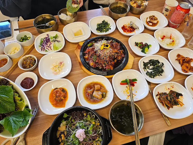 푸짐하게 차려진 시골막창의 한 상 차림