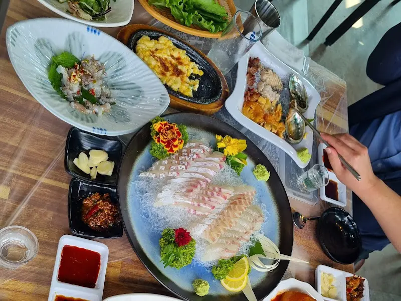 정갈하게 차려진 한 상