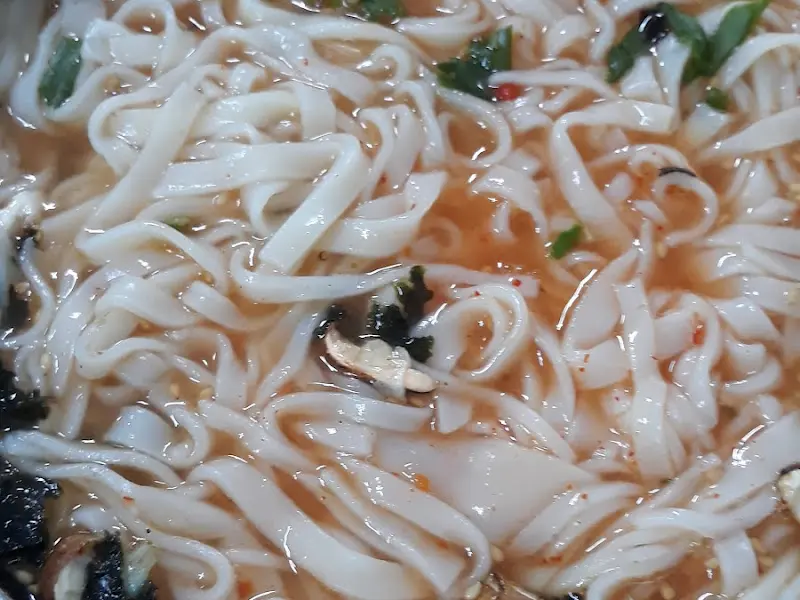 칼국수 면발 클로즈업