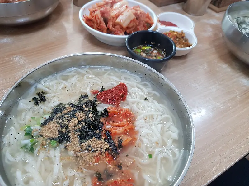 칼국수와 김치