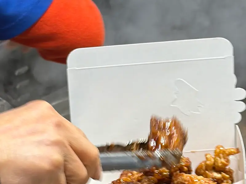 닭강정 포장 모습