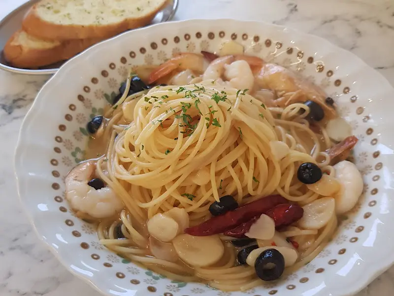 감베리 파스타와 꿀마늘빵