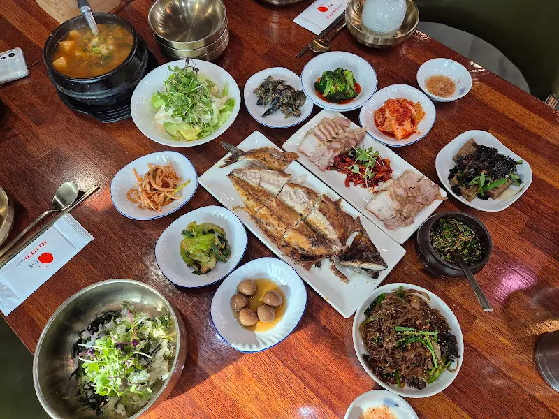 정갈하게 차려진 한 상