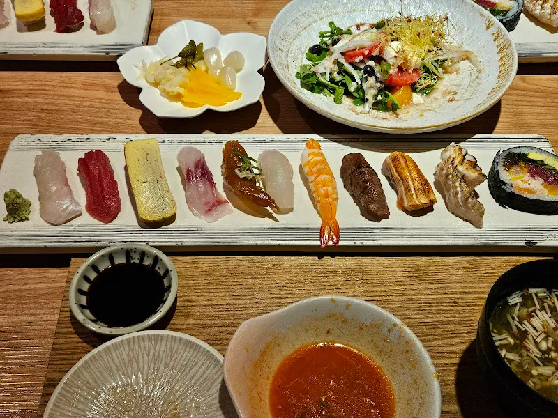 다채로운 스시의 향연