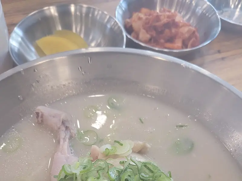 닭칼국수와 김치