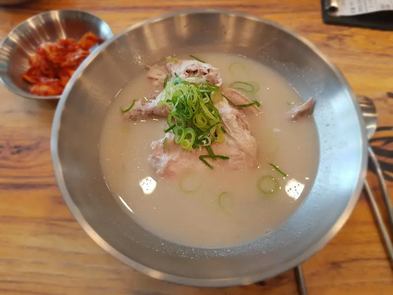닭칼국수 근접샷