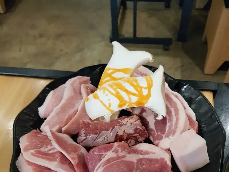 신선한 돼지 고기