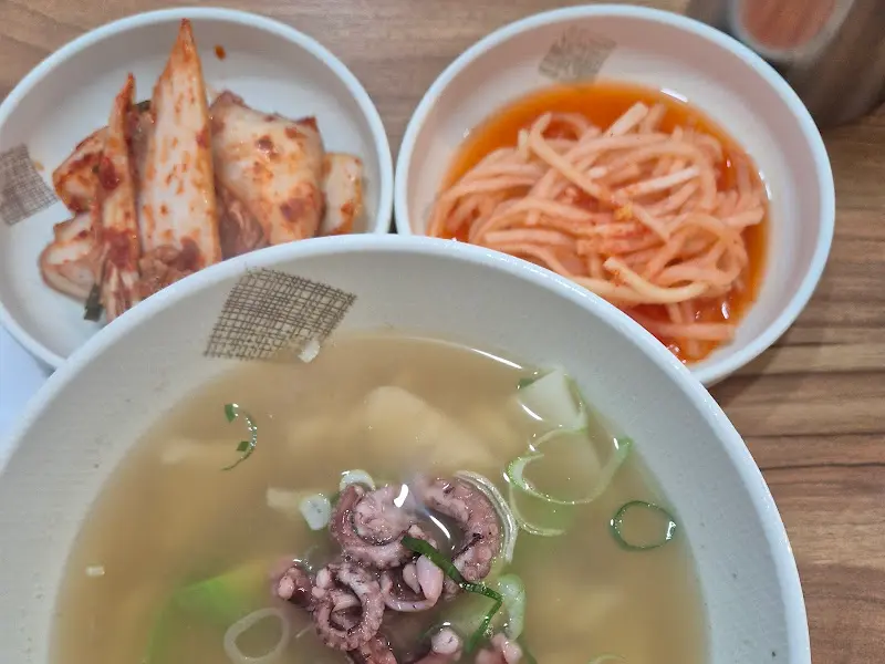 잘 익은 김치와 무생채