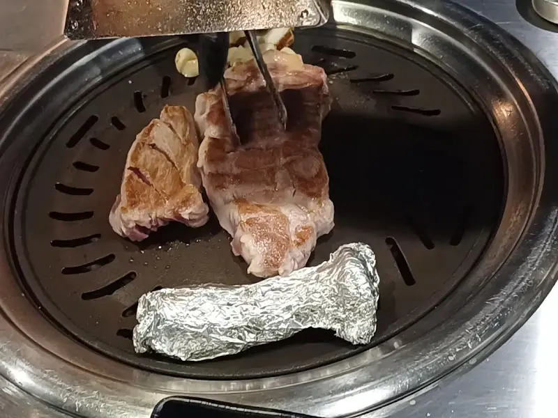 노릇하게 익어가는 숙성 목살