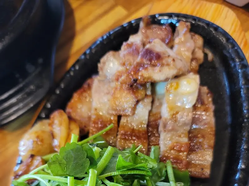 향긋한 미나리와 삼겹살의 조화