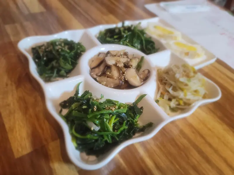 정갈한 나물 한 상