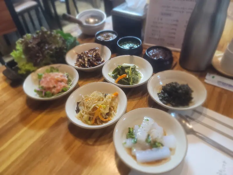 맛깔스러운 반찬들