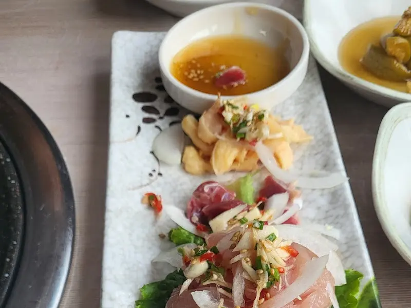 다채로운 닭육회 한 상