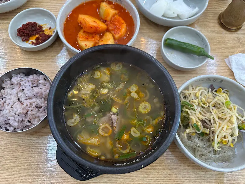 해장국과 기본 반찬