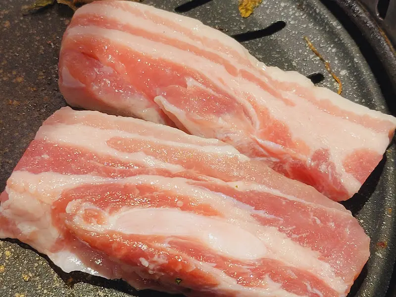 윤기가 자르르 흐르는 오겹살