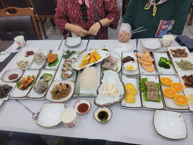 가족 외식으로 제격인 청자한정식