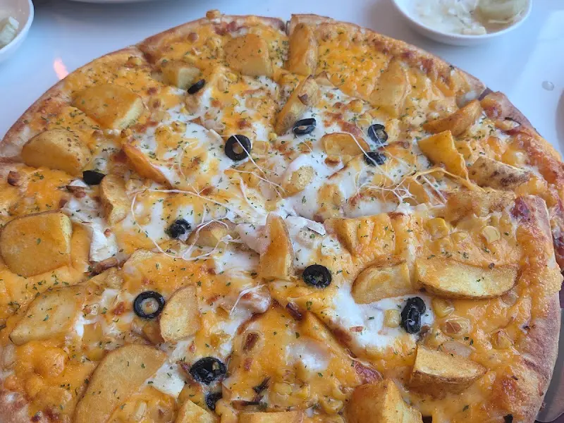 피자의 풍성한 토핑