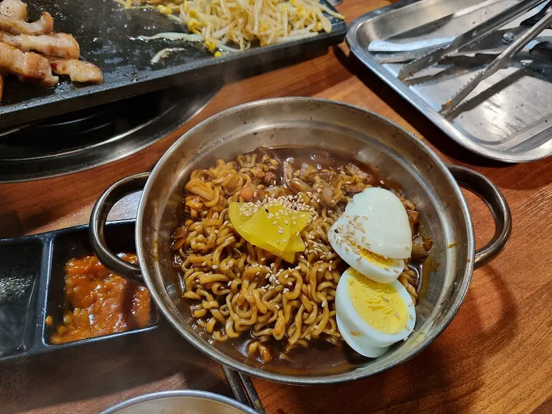 짜파게티와 덜미살의 환상적인 조합