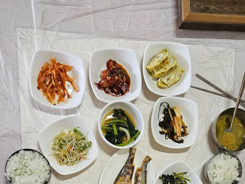 푸짐한 백반 한 상 차림