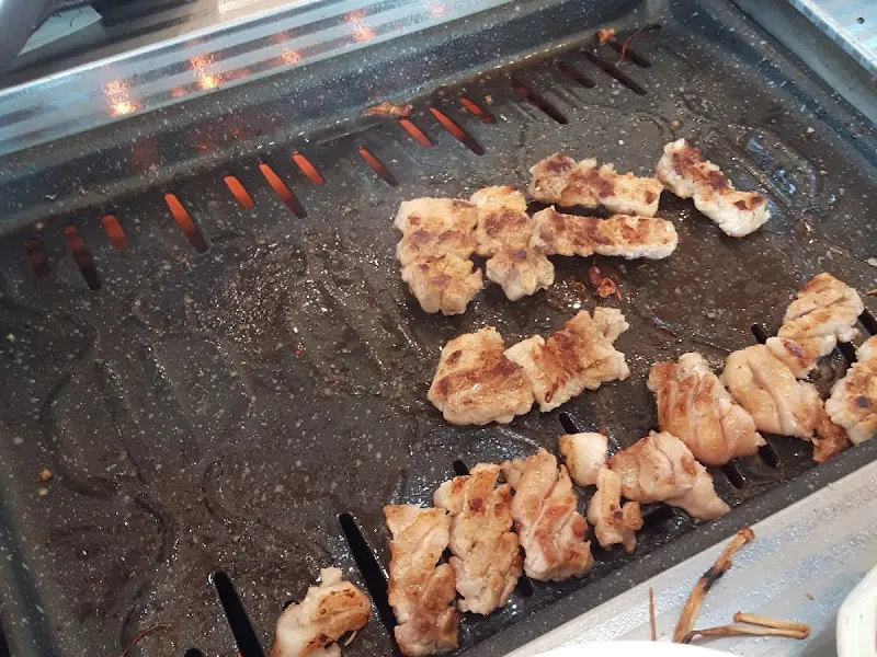 돼지갈비 굽는 모습