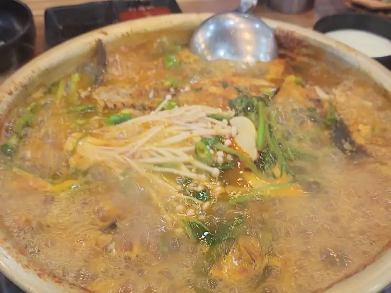 보글보글 끓는 서더리탕