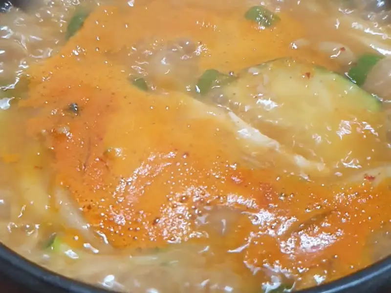 보글보글 끓고 있는 청국장