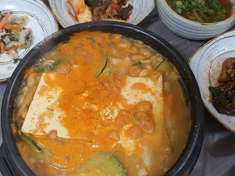 푸짐한 청국장 한 상 차림